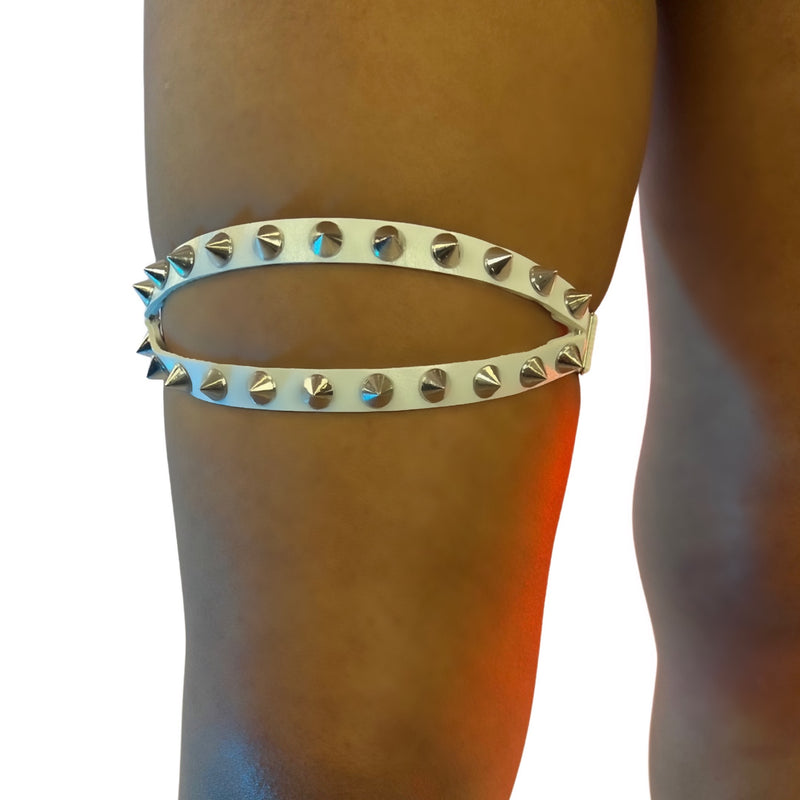 SPIKE NIGHT KNEE GARTER
